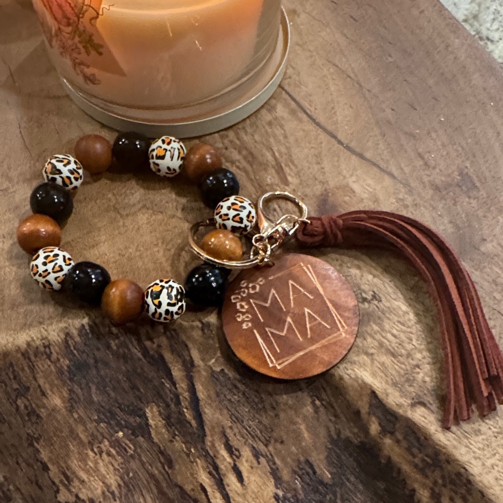 Trindy Clozet Boutique Brown and Black Beaded Keychain Bracelet